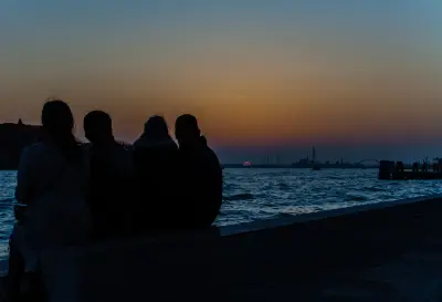 Spectateurs d'un coucher de Soleil